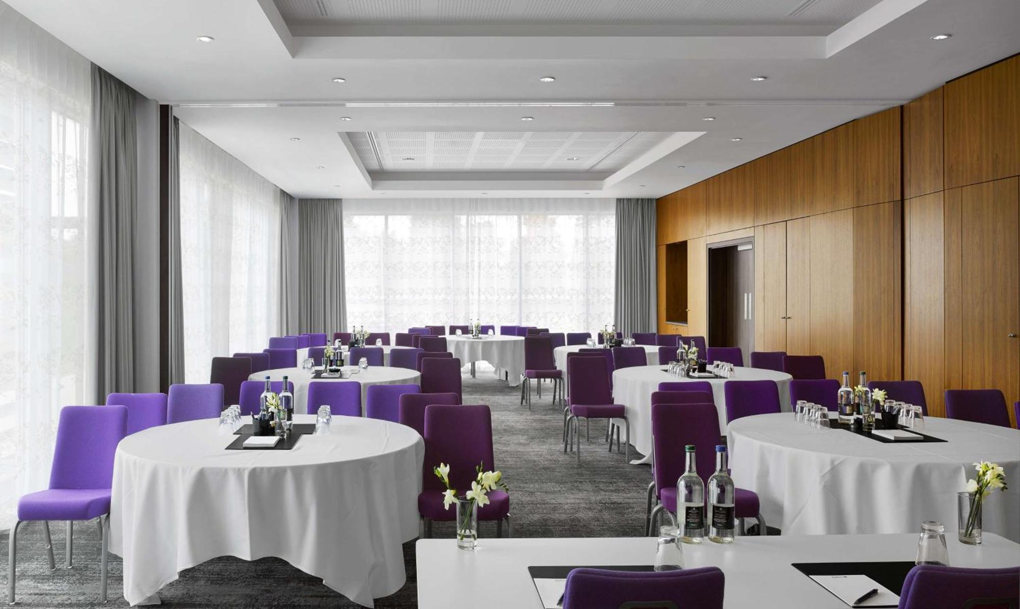 Radisson Blu Hotel East Midlands Airport คาสเซิลโดนิงทัน ภายนอก รูปภาพ