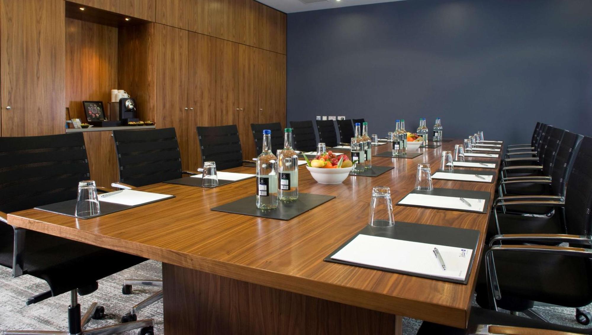 Radisson Blu Hotel East Midlands Airport คาสเซิลโดนิงทัน ภายนอก รูปภาพ