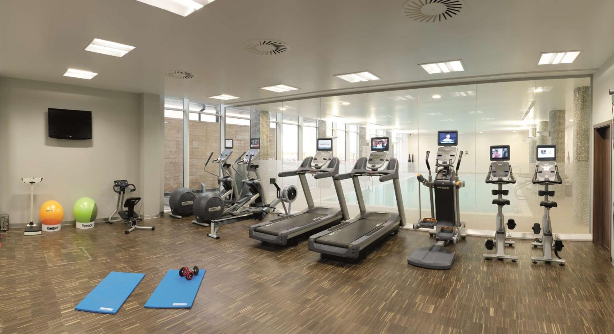 Radisson Blu Hotel East Midlands Airport คาสเซิลโดนิงทัน ภายนอก รูปภาพ