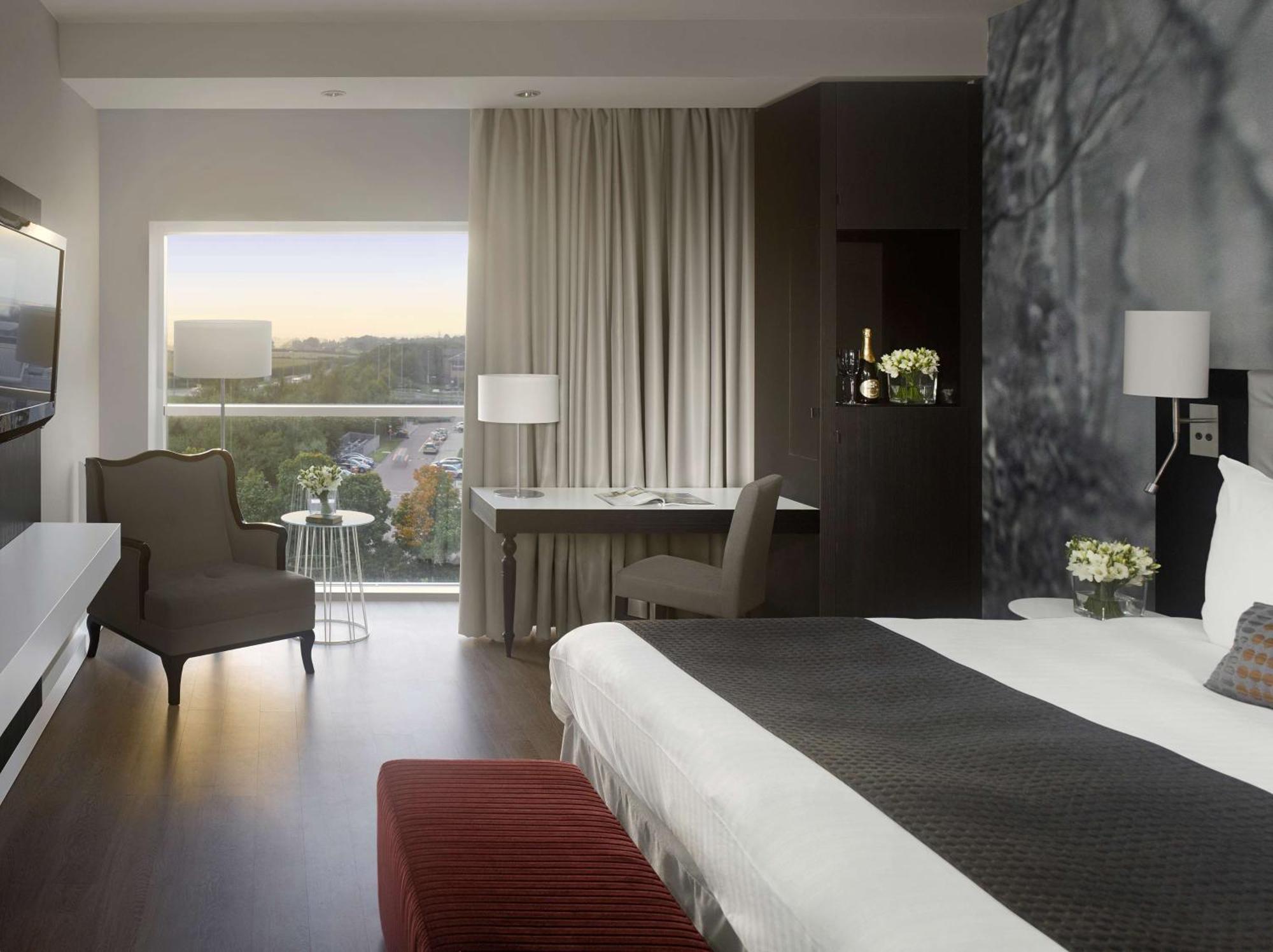 Radisson Blu Hotel East Midlands Airport คาสเซิลโดนิงทัน ภายนอก รูปภาพ