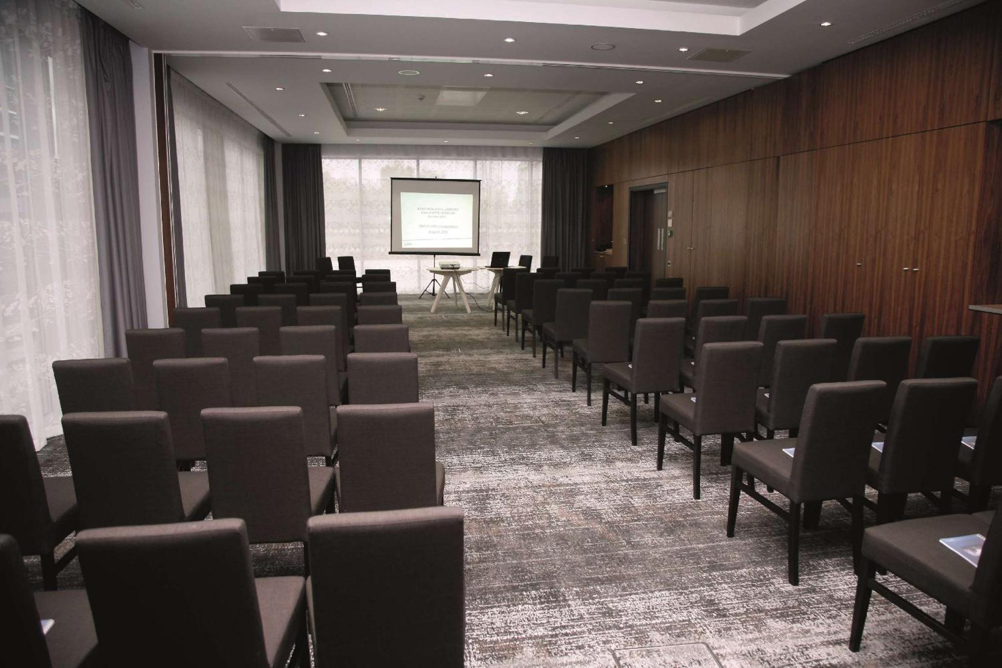 Radisson Blu Hotel East Midlands Airport คาสเซิลโดนิงทัน ภายนอก รูปภาพ