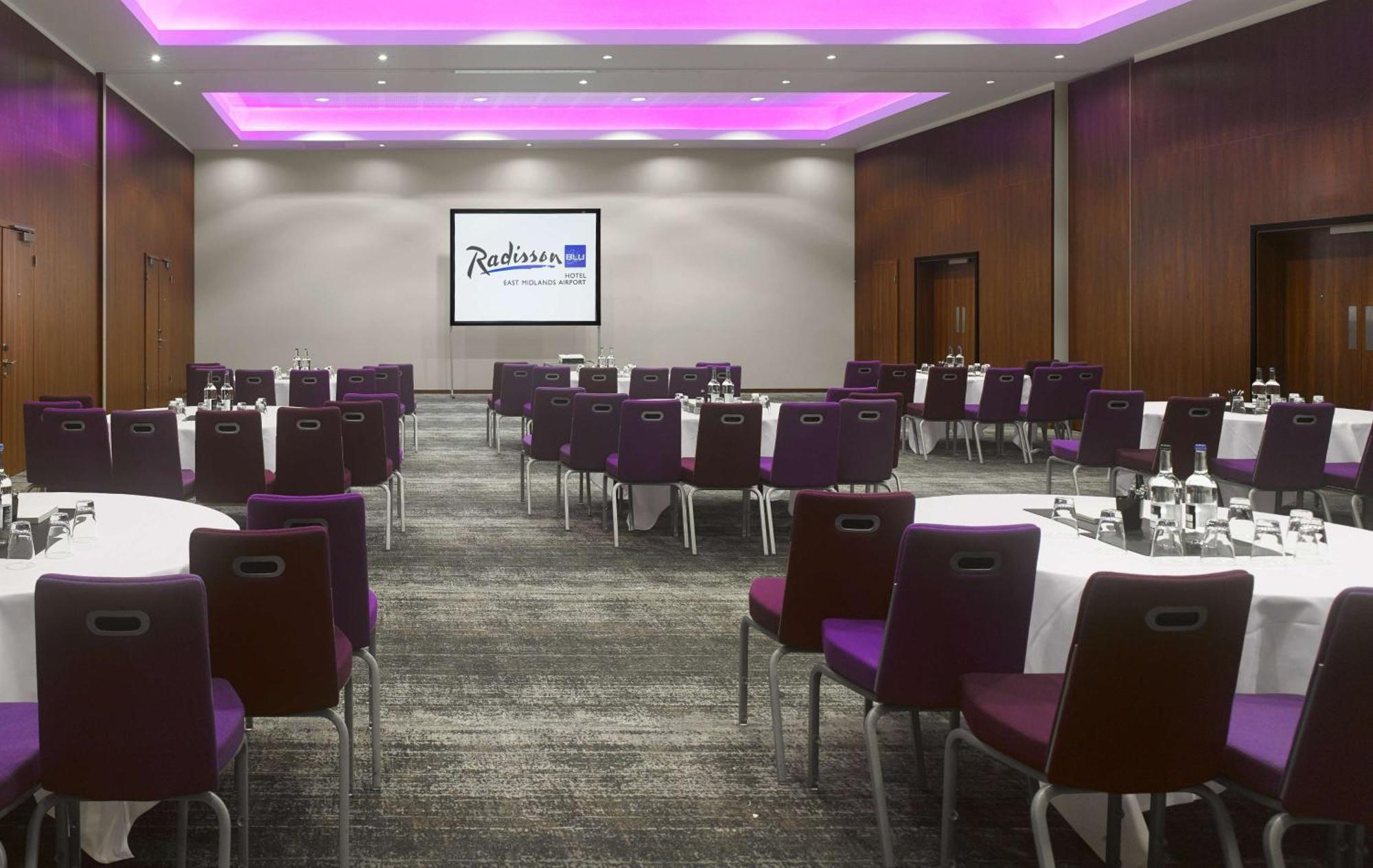 Radisson Blu Hotel East Midlands Airport คาสเซิลโดนิงทัน ภายนอก รูปภาพ