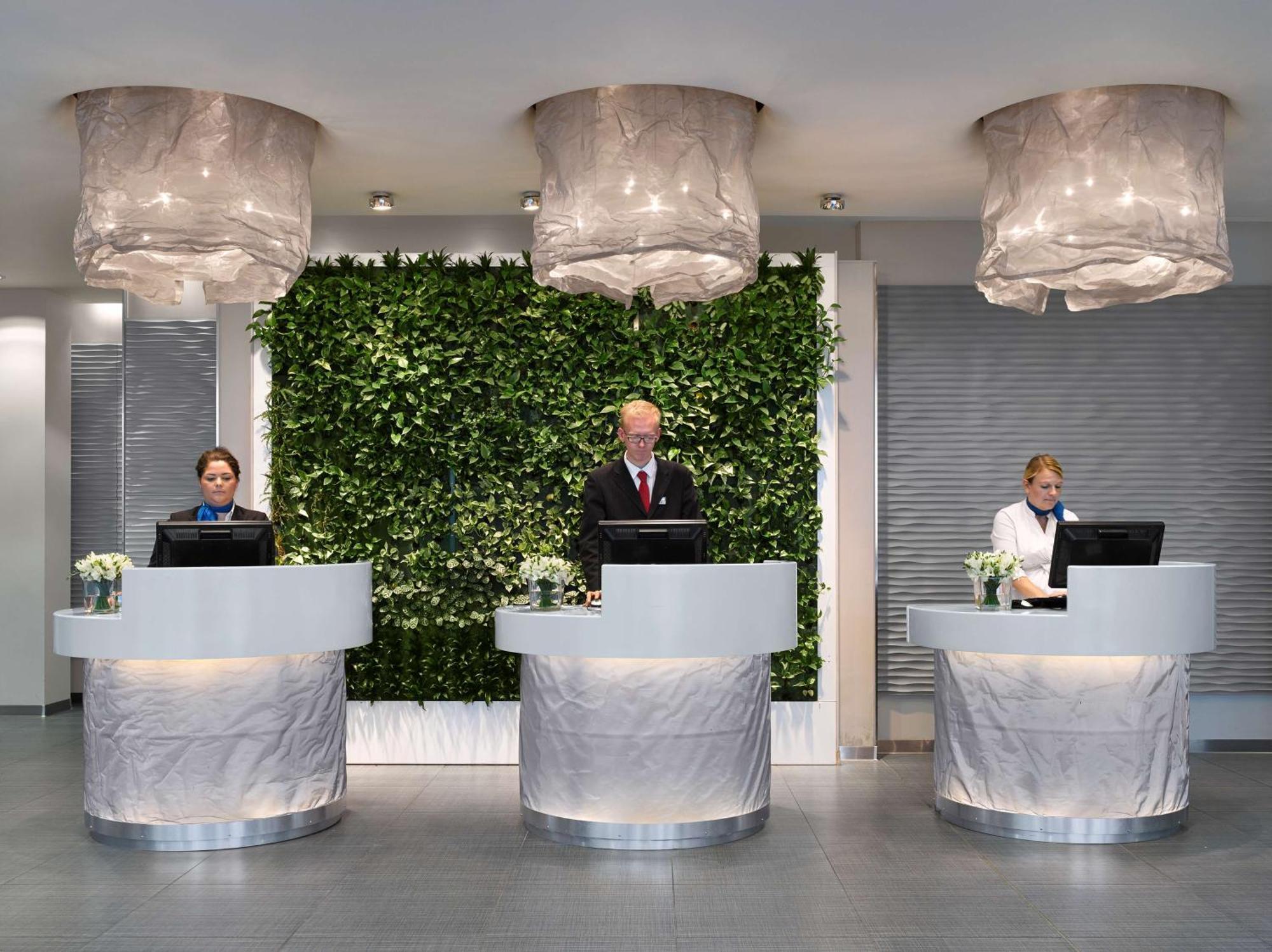 Radisson Blu Hotel East Midlands Airport คาสเซิลโดนิงทัน ภายนอก รูปภาพ