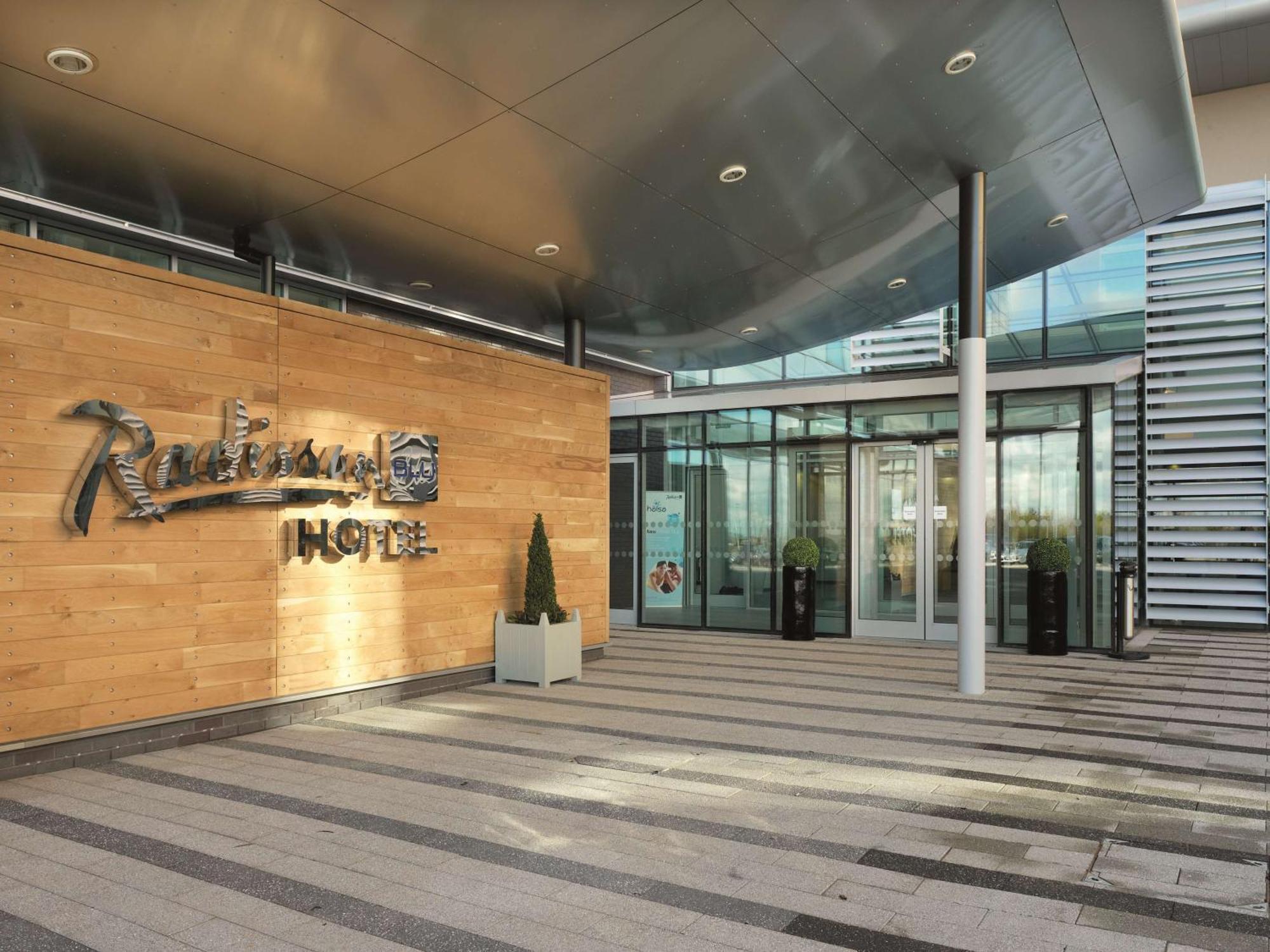 Radisson Blu Hotel East Midlands Airport คาสเซิลโดนิงทัน ภายนอก รูปภาพ