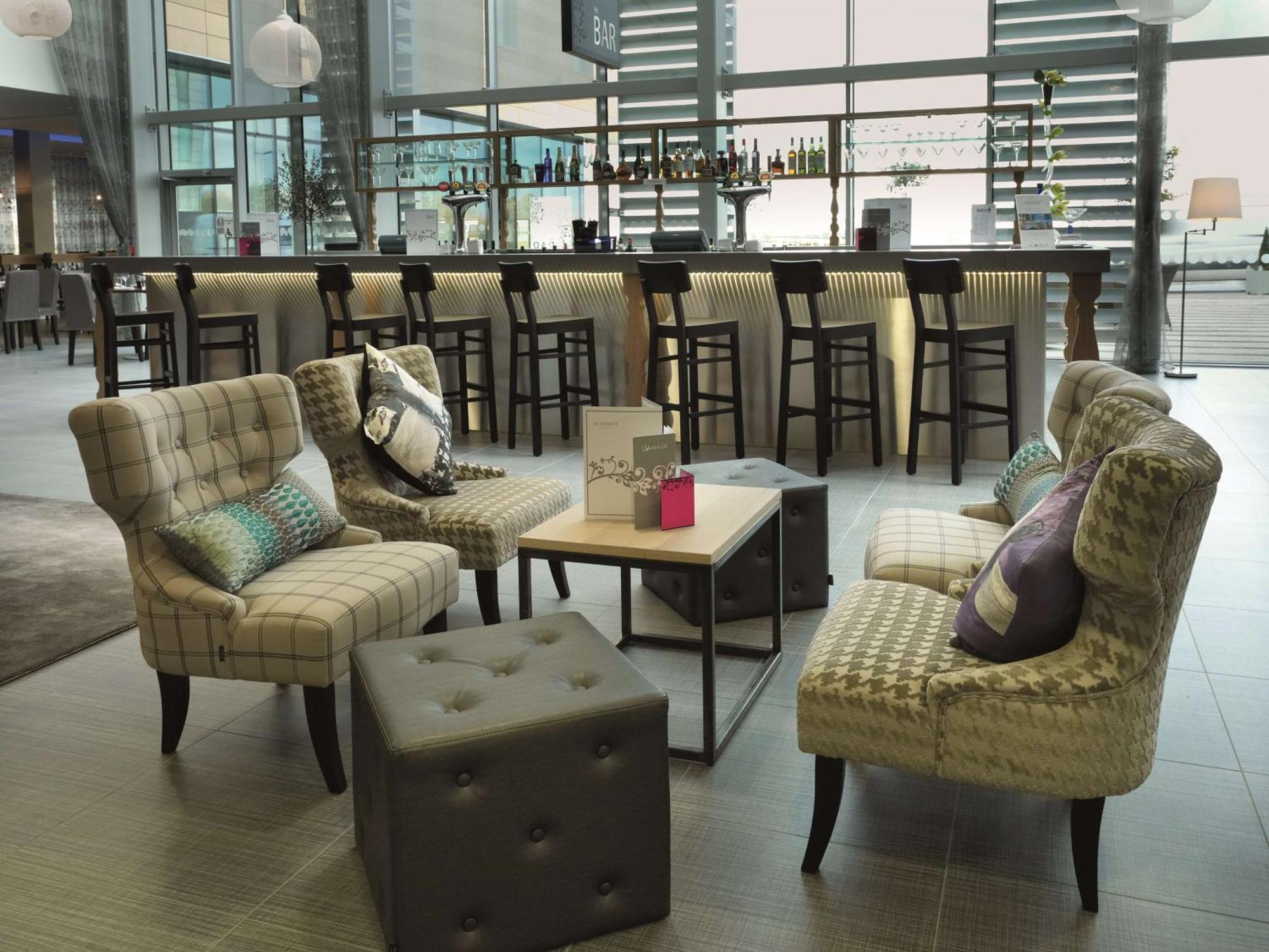 Radisson Blu Hotel East Midlands Airport คาสเซิลโดนิงทัน ภายนอก รูปภาพ