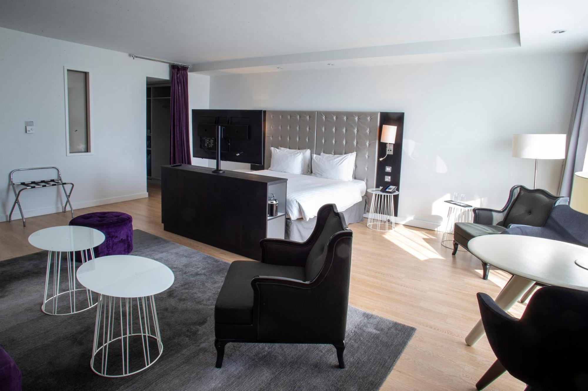 Radisson Blu Hotel East Midlands Airport คาสเซิลโดนิงทัน ภายนอก รูปภาพ
