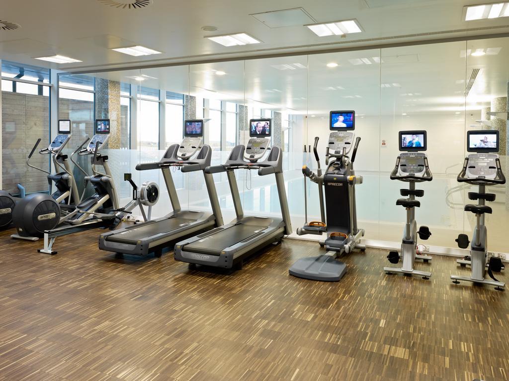 Radisson Blu Hotel East Midlands Airport คาสเซิลโดนิงทัน ภายนอก รูปภาพ