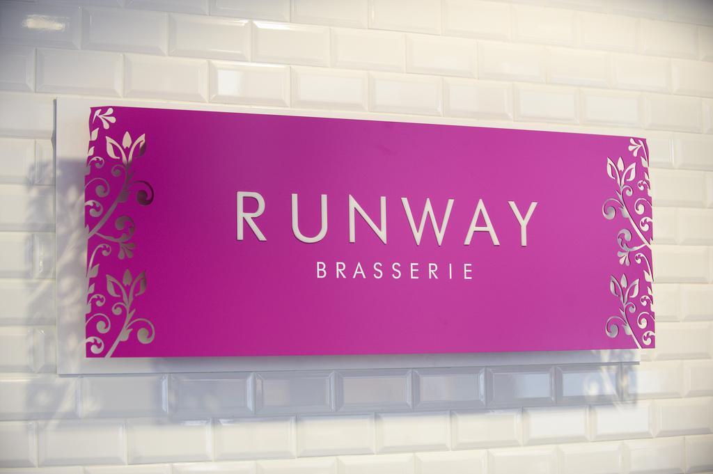 Radisson Blu Hotel East Midlands Airport คาสเซิลโดนิงทัน ภายนอก รูปภาพ
