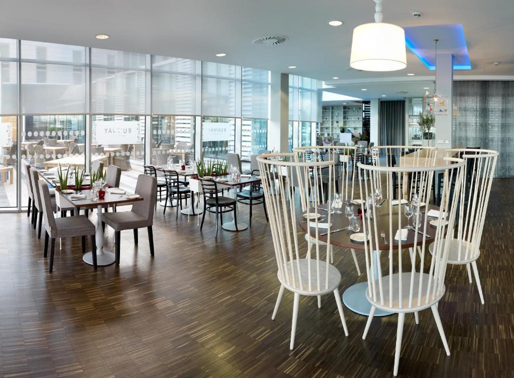 Radisson Blu Hotel East Midlands Airport คาสเซิลโดนิงทัน ภายนอก รูปภาพ